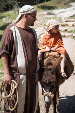 Nazareth, Israil-11 Nisan 2014: Insanlar Nasıralı köyünde ISA zaman tarihsel kıyafetler giymiş