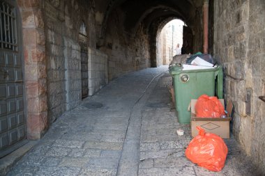 Kudüs, Israil-11 Nisan 2014: Kudüs, Israil 'in çarşı sokaklarında Insanlar