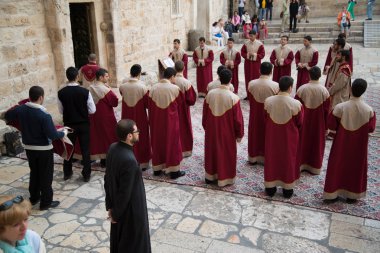 Kudüs, Israil-11 Nisan 2014: Kudüs, Israil 'in çarşı sokaklarında Insanlar