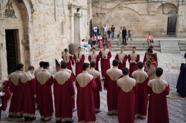 Kudüs, Israil-11 Nisan 2014: Kudüs, Israil 'in çarşı sokaklarında Insanlar