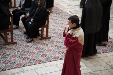 Kudüs, Israil-11 Nisan 2014: Kudüs, Israil 'in çarşı sokaklarında Insanlar