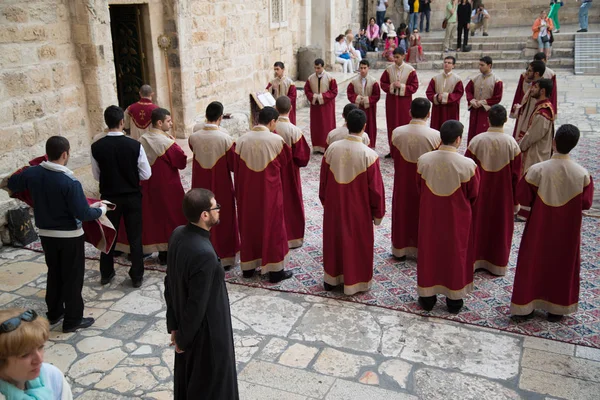 Kudüs, Israil-11 Nisan 2014: Kudüs, Israil 'in çarşı sokaklarında Insanlar