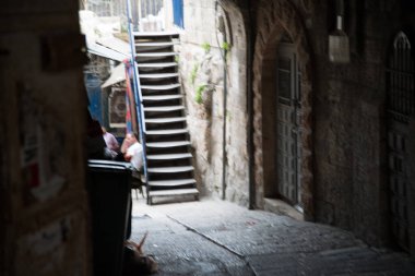 Kudüs, Israil-11 Nisan 2014: Kudüs, Israil 'in çarşı sokaklarında Insanlar