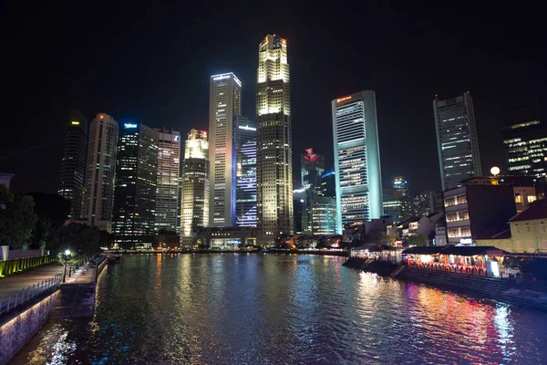 Singapore Circa Januari 2015 Singapore Cityscape Nachts Met Reflecteren — Stockfoto
