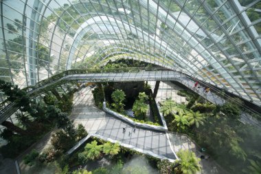 Singapur, yaklaşık Ocak 2015 - Çiçek Kubbesi'nde sergilenmesi, Singapur'un merkezinde 101 hektarlık geri kazanılmış araziye yayılan Gardens by the Bay'deki iki konservatuardan biri 