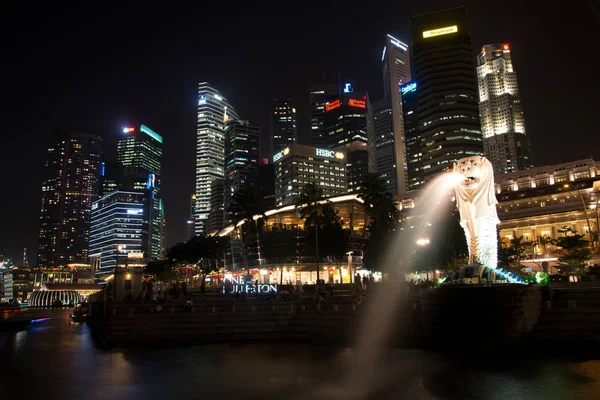 Singapore Circa January 2015 Merlion Fountain Singapore Skyline Night Merlion — Stock Photo, Image