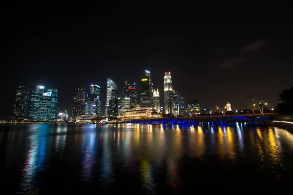 Singapore Circa Januari 2015 Singapore Cityscape Nachts Met Reflecteren — Stockfoto