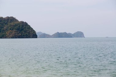 Tayland güzel gökyüzü ve deniz manzarası. Tatil konsepti