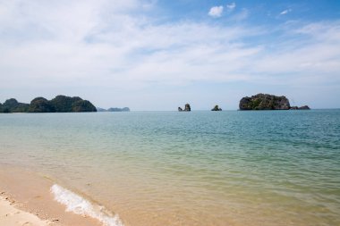 Tayland güzel gökyüzü ve deniz manzarası. Tatil konsepti