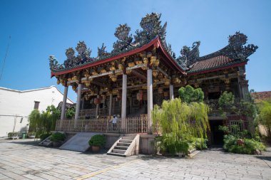 Tayland - Circa Şubat 2016: Tayland'da bir Budist tapınağında insanlar