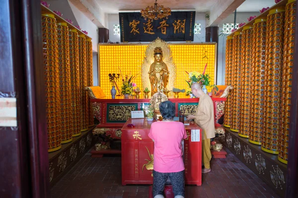 Penang Malajzia Circa Január 2015 Buddhista Szerzetes Áldást Belsejében Kek — Stock Fotó