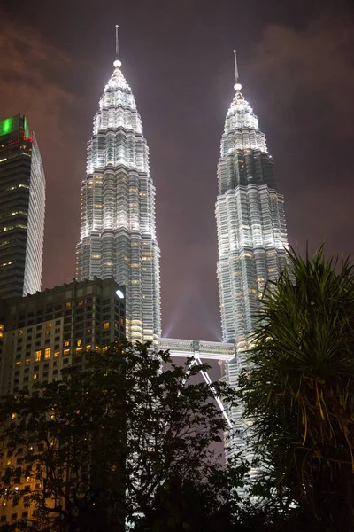 Kuala Lumpur Malezya Circa Ocak 2015 Petronas Twin Towers Geceleri — Stok fotoğraf