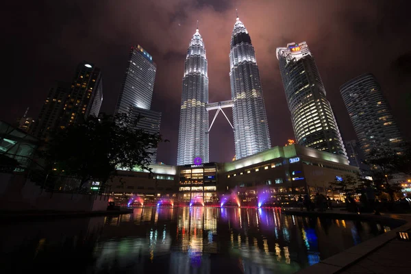 Kuala Lumpur Malezja Circa Styczeń 2015 Wieże Petronas Twin Nocy — Zdjęcie stockowe