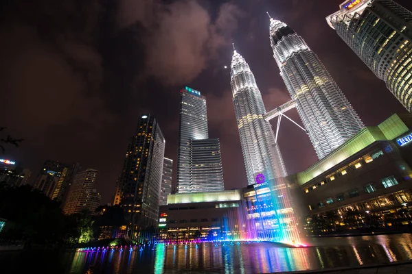 马来西亚吉隆坡 2015年1月 双子塔在夜间 1998年到2004年 双子塔是世界上最高的建筑 — 图库照片