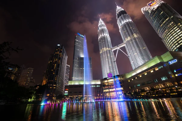 Kuala Lumpur Malezya Circa Ocak 2015 Petronas Twin Towers Geceleri — Stok fotoğraf