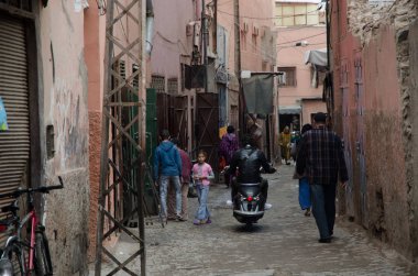 Marakeş, Fas-Circa Mayıs 2013: eski şehir Medina Marakeş sokaklarında