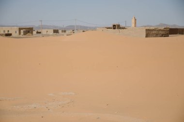 Sahara çöl manzara mavi gökyüzü ile. Dunes arka plan.