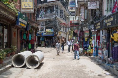 Katmandu, Nepal-Mayıs 11, 2017: Nepal başkenti Thamel sokak, Kathmandu