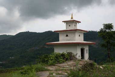 Arka planda Nepal 'deki güzel tapınak