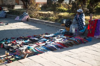 Chinchero, Peru, yaklaşık Eylül 2017: Chinchero, Peru halkı, geleneksel renkli Perulu giysiler giymiş