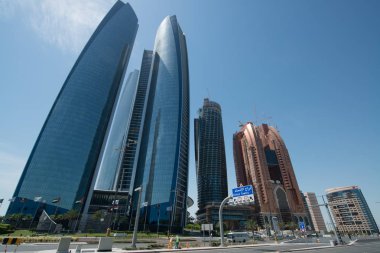 Abu Dabi - 16 Haziran 2014 - 16 Haziran 2014'te Abu Dabi'de Shining Towers binası