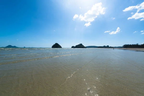 Krásná Tropická Pláž Smaragdovou Vodou Thajsku Koncepce Dovolené — Stock fotografie