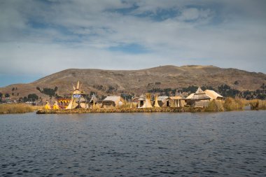 Puno, Peru, Eylül 2017 yaklaşık: yüzer adalar Los Uros Gölü Titicaca Puno, Peru, Güney Amerika 
