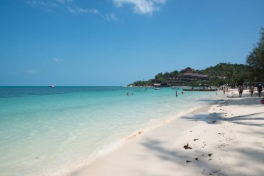 Koh Samui, Tayland-Şubat 2016 yaklaşık: Koh Samui Tayland lipanoi plajda turistler