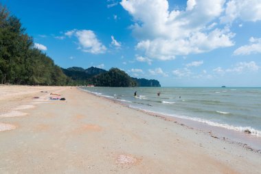 Koh Samui, Tayland-Şubat 2016 yaklaşık: Koh Samui Tayland lipanoi plajda turistler