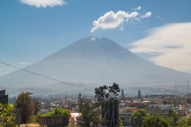 Arequipa bölgesindeki yanardağ Dağları manzarası, Peru