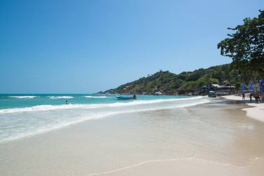 Koh Samui, Tayland-Şubat 2016 yaklaşık: Koh Samui Tayland lipanoi plajda turistler