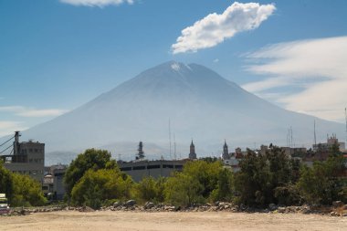 Arequipa bölgesindeki yanardağ Dağları manzarası, Peru