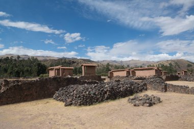 Cusco, Peru yakınlarındaki Raqch'i, Raqchi veya Wiracocha Tapınağı harabeleri. Güney Amerika