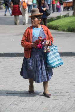 Chinchero, Peru, yaklaşık Eylül 2017: Chinchero, Peru halkı, geleneksel renkli Perulu giysiler giymiş
