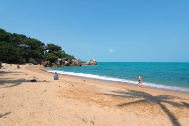 Koh Samui, Tayland-Şubat 2016 yaklaşık: Koh Samui Tayland lipanoi plajda turistler