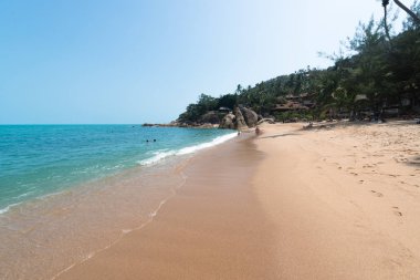 Koh Samui, Tayland-Şubat 2016 yaklaşık: Koh Samui Tayland lipanoi plajda turistler