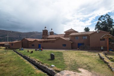 Cusco, Peru yakınlarındaki Raqch'i, Raqchi veya Wiracocha Tapınağı harabeleri. Güney Amerika