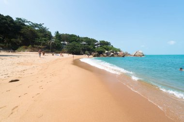 Koh Samui, Tayland-Şubat 2016 yaklaşık: Koh Samui Tayland lipanoi plajda turistler