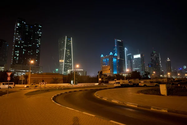 Abu Zabi Czerwca 2014 Dubai Downtown Scena Nocna Budynkami Samochody — Zdjęcie stockowe