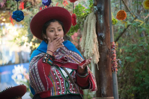 Chinchero Peru Cirka September 2017 Människor Chinchero Peru Klädd Traditionella — Stockfoto