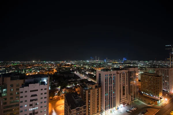 Abu Zabi Czerwca 2014 Dubai Downtown Scena Nocna Budynkami Samochody — Zdjęcie stockowe