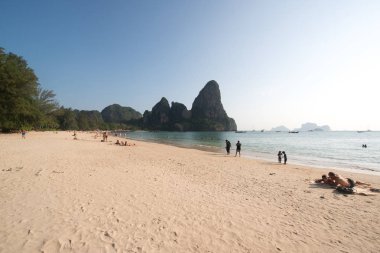 Krabi, Tayland - Circa Şubat 2016: Railay plajı tayland'ın başlıca tatil beldelerinden biri, Krabi, Tayland