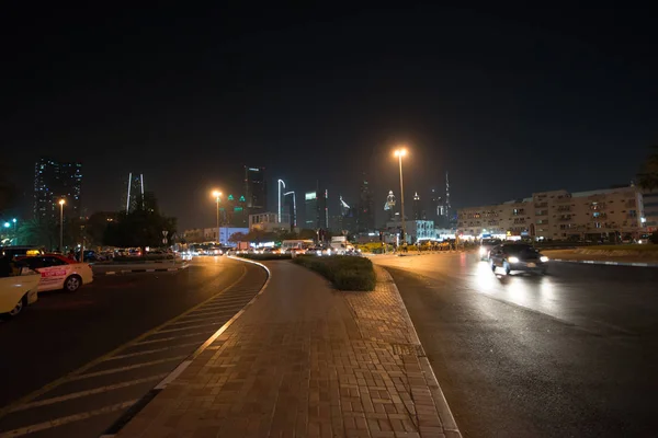 Abu Dhabi Июнь 2014 Dubai Downtown Night Scene Buildings Cars — стоковое фото
