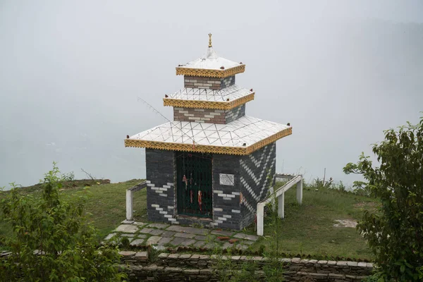 ネパールの美しい寺院を背景に — ストック写真