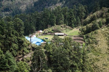 Nepal Himalaya'da Annapurna kutsal trek tepeden Ghorepani görünümü 