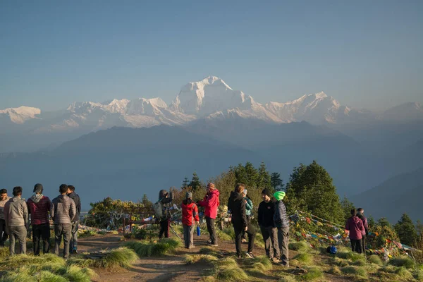 ゴレパニ ネパール 2017年5月頃 ネパールヒマラヤのアンナプルナ保護区トレッキングのプーン丘の眺め — ストック写真