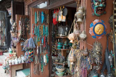 Katmandu, Nepal, Mayıs 11, 2017: Nepal başkenti Thamel sokak, Kathmandu