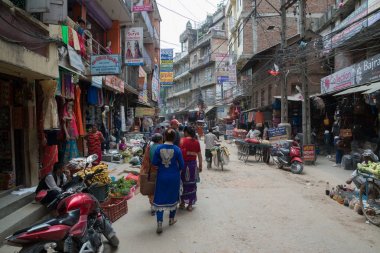 Katmandu, Nepal, Mayıs 11, 2017: Nepal başkenti Thamel sokak, Kathmandu