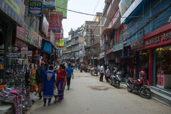 Katmandu, Nepal, Mayıs 11, 2017: Nepal başkenti Thamel sokak, Kathmandu