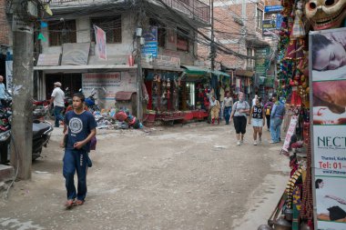 Katmandu, Nepal, Mayıs 11, 2017: Nepal başkenti Thamel sokak, Kathmandu